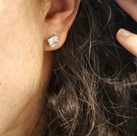NEW! Sparkling 925 Sterling Cubic Zirconia Studs💎 - Picture 6 of 8